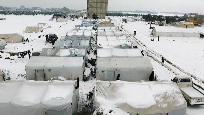Video: Syrisches Füchtlingslager bedeckt von Schneemassen: Weder Nahrung noch Unterkünfte
