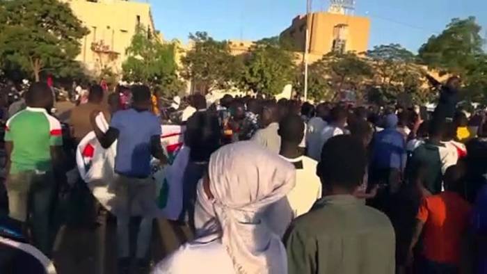 Video: Putsch in Burkina Faso: Freilassung des Präsidenten gefordert