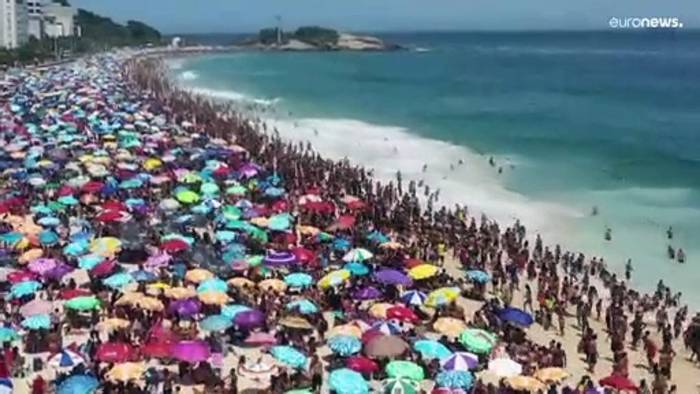 Video: Trotz Corona: Tausende bei 40° in Rio de Janeiro am Strand