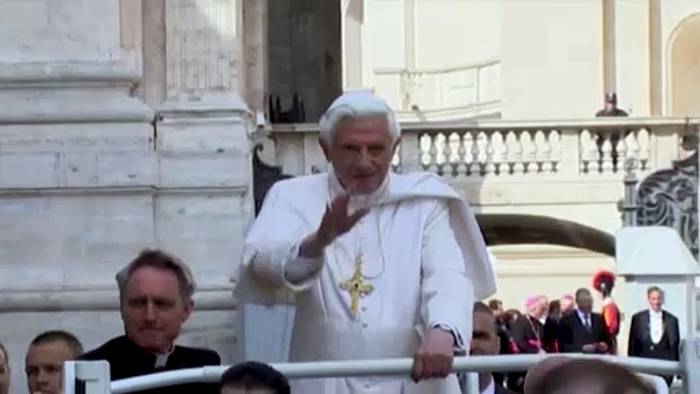 Video: Kindesmissbrauch in Erzbistum München: Heiliger Stuhl verteidigt emeritierten Papst Benedikt XVI.