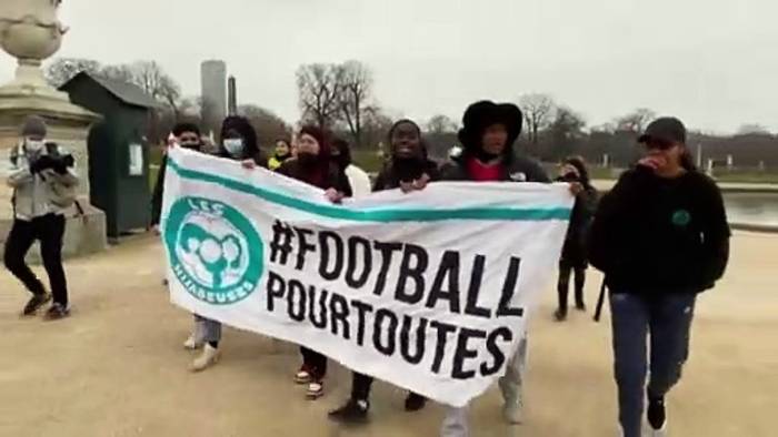 Video: Fußballwettkämpfe mit Kopftuch - französische Spielerinnen wollen sich gegen Verband durchsetzen
