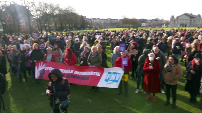 Video: Nach Sex-Vorwürfen im TV: Tausende demonstrieren in Amsterdam gegen Belästigung