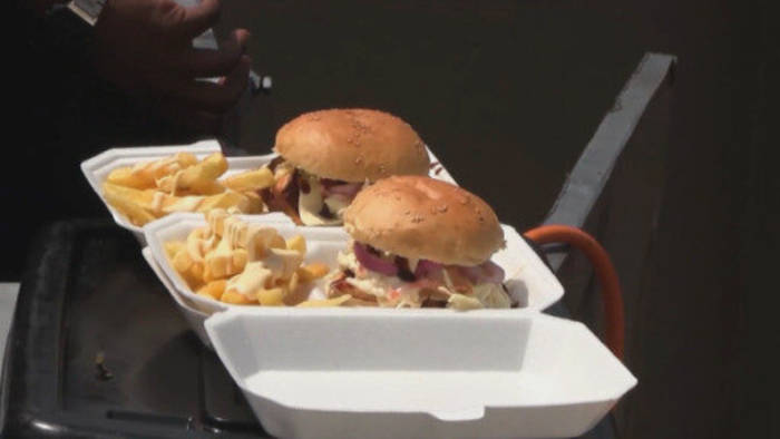 News video: Mit Burgern aus der Arbeitslosigkeit – wie ein Südafrikaner die Krise meistert