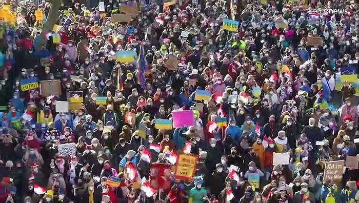 News video: Für die Ukraine: 250.000 am Rosenmontag beim etwas anderen Karneval in Kön