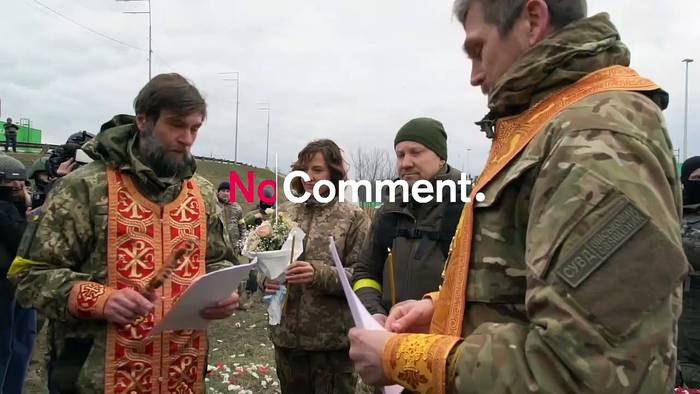 Video: Hochzeit in Uniform an der Front in der Ukraine: 