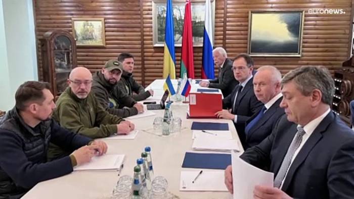 News video: Tag 13 Krieg in Ukraine: Macht Russland Zugeständnisse? Selenskyj zeigt sich kämpferisch