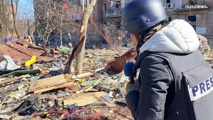 Video: Bomben fliegen auf Wohngebiete - ein Bericht aus Kiew