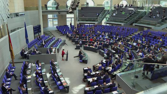 News video: Trotz Rekordzahlen und Länderkritik: Bundestag schafft fast alle Corona-Regeln ab