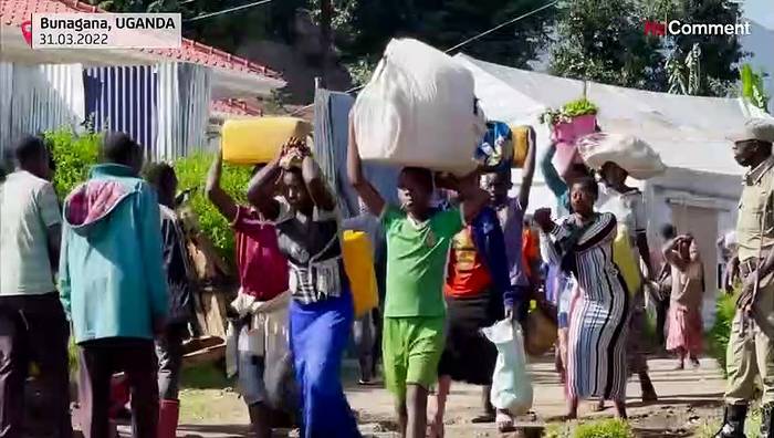 Video: Tausende Menschen fliehen vor Gewalt in der DRKongo, nach Uganda
