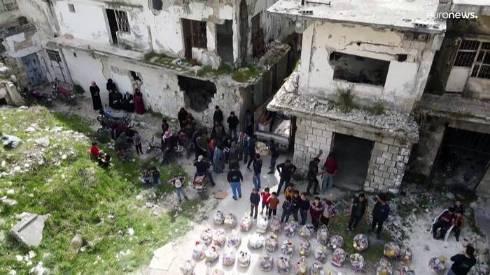Video: Ramadan in Rebellenhochburg Idlib: Hilfsorganisation liefert Essenspakete