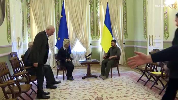 Video: Kriegstag 44: Von der Leyen verspricht Ukraine in Kiew raschen EU-Beitritt