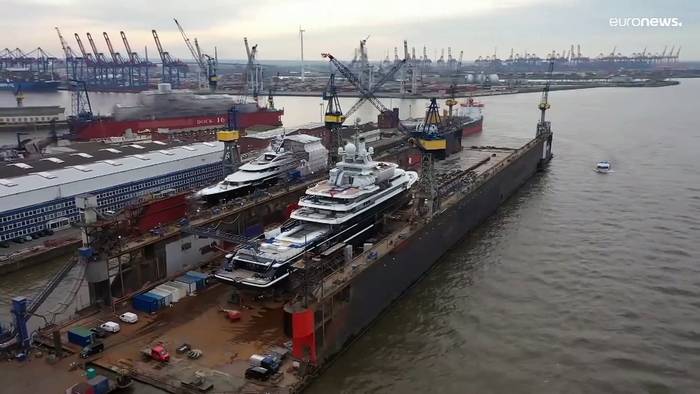 Video: Teure Probleme mit der Luxus-Jacht Dilbar von Putin-Freund Usmanow im Hamburger Hafen