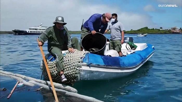 Video: Galapagos: Touristenboot gesunken, 7500 Liter Diesel im Meer