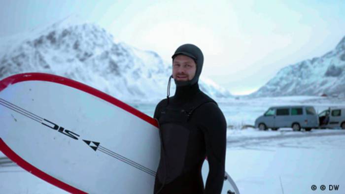 Video: Eiskaltes Vergnügen: Arctic Surfing
