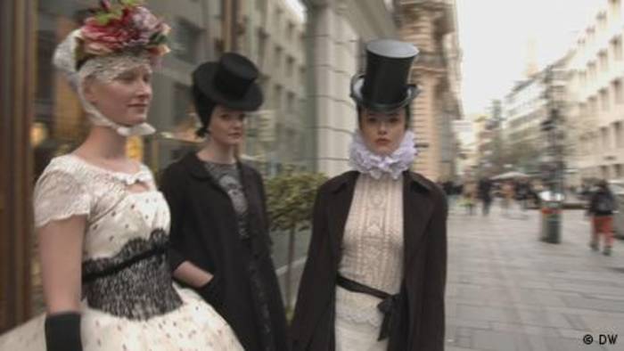 Video: Tradition trifft Avantgarde: Mode von Susanne Bisovsky