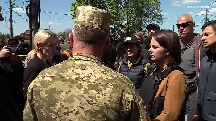 News video: Deutsche Außenministerin Baerbock in der Ukraine eingetroffen