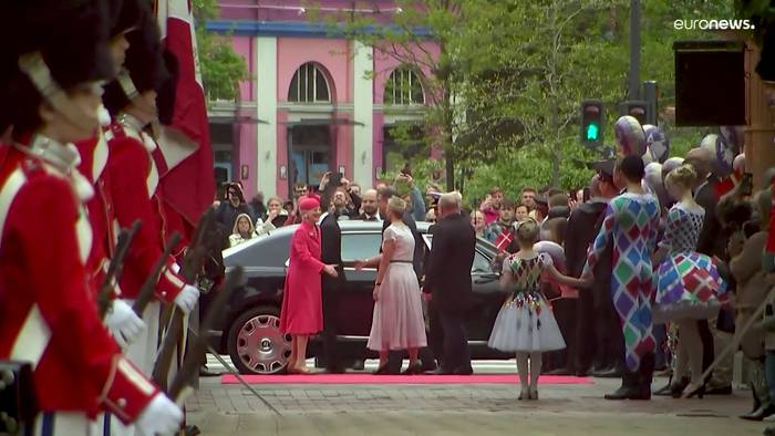 News video: Dänemark: Königin Margrethe feiert 50. Thronjubiläum mit Achterbahnfahrt