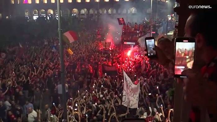 News video: Mailand ist rot-schwarz: Rossoneri feiern ersten Scudetto seit 11 Jahren