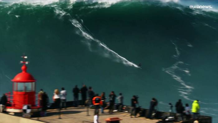 Video: Weltrekord für deutschen Surfer: Ritt auf der 26,21 Meter Monsterwelle
