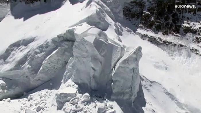 Video: Neue Tragödie im Kanton Wallis: Tödliche Eisbrocken prasseln auf Alpinisten