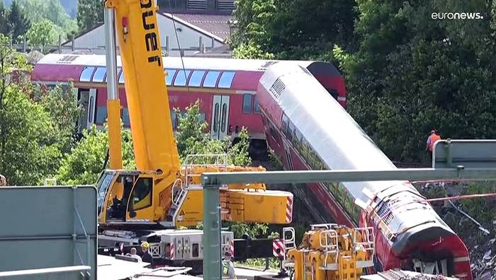 Video: Zugunglück in Garmisch-Partenkirchen: Abtransport der Waggons hat begonnen