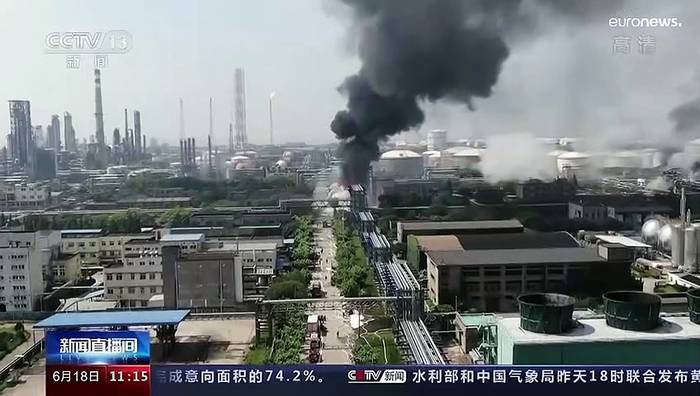 Video: Erst Explosion, dann Feuer: Sinopec-Chemiefabrik in Schanghai abgebrannt