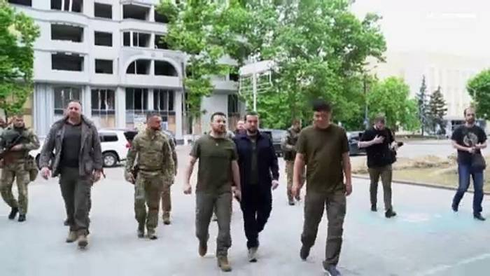 News video: Selenskyj macht Frontbesuch im Süden des Landes - Donbas weiter umkämpft