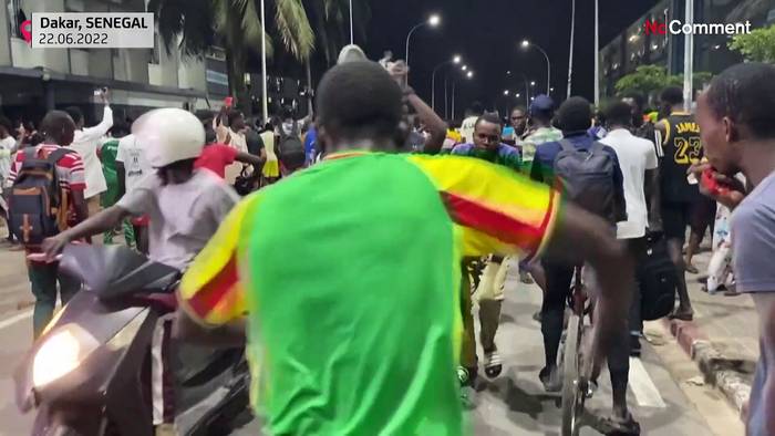 Video: Hupen und Topfschlagen: Studierende protestieren gegen Präsident Macky Sall in Dakar