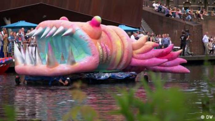 News video: Eine schwimmende Parade für Hieronymus Bosch