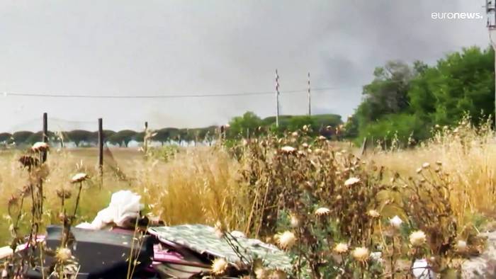Video: Rauch über Rom: Feuerwehr-Großeinsatz
