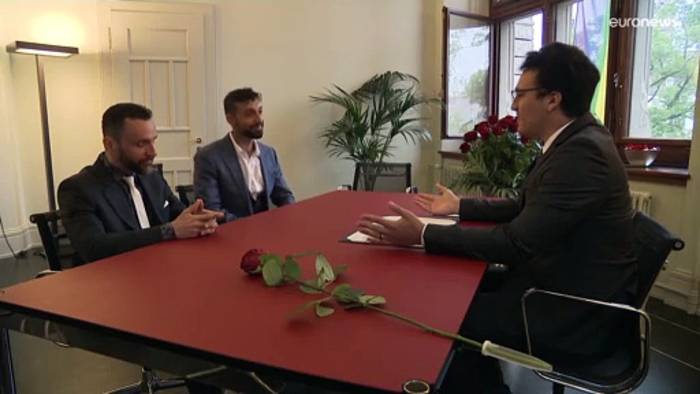 Video: Schweiz: Homosexuelle Paare können endlich heiraten