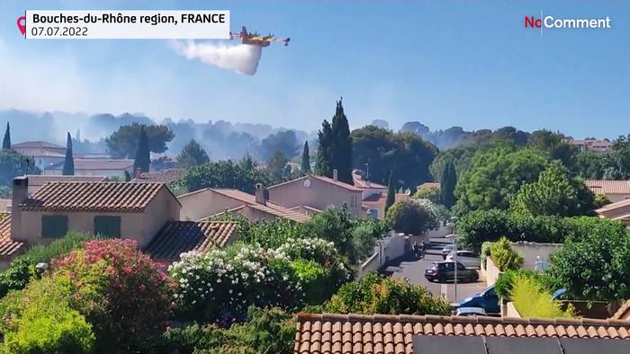 Video: Kampf gegen die Flammen: Ausgetrocknete Vegetation in Südfrankreich
