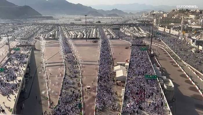 Video: Symbolische Steinigung des Teufels: Millionen Muslime feiern Opferfest
