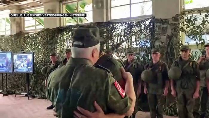 Video: Russland verteilt Medaillen, Selenskyj fordert mehr Waffen vom Westen