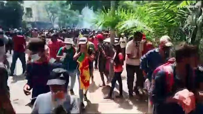 News video: Chaos in Sri Lanka: Wütende Menge stürmt Büro des Premierministers