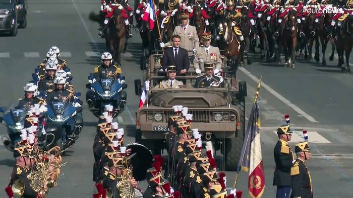 Video: Frankreich: Militärschau am Nationalfeiertag mit osteuropäischem Einschlag