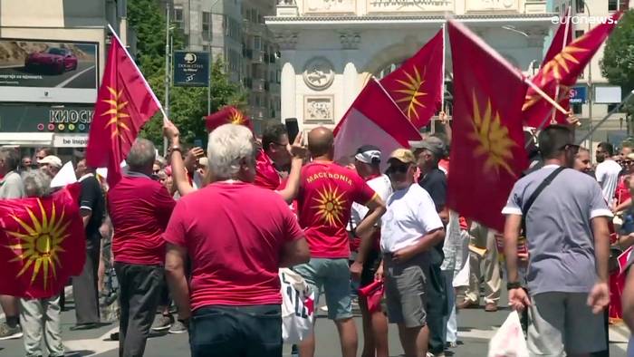 Video: Nordmazedonien: Abgeordnete der Opposition protestieren im Parlament