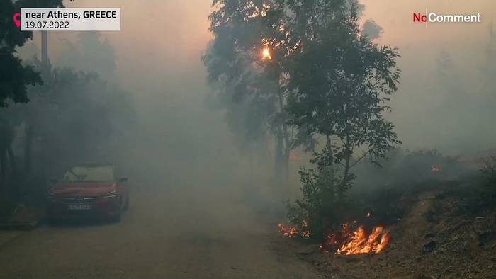 News video: Feuer bedroht Wohnhäuser nordöstlich von Athen