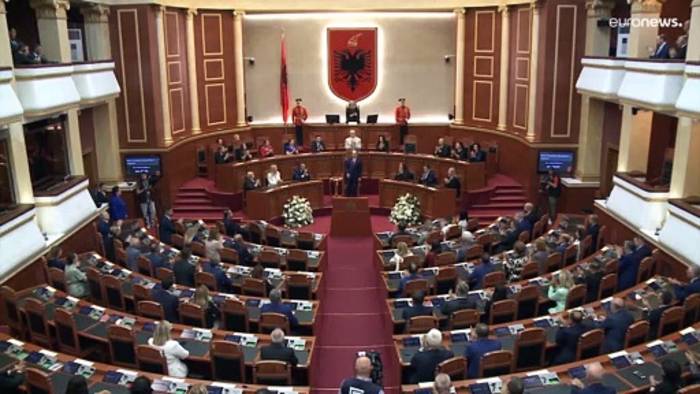 News video: Albanien hat neuen Präsidenten: Bajram Begaj im Parlament vereidigt
