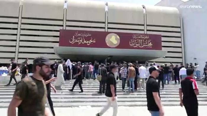 Video: Sit-in, Tanz und Suppe - Iraks Parlament bleibt weiter besetzt