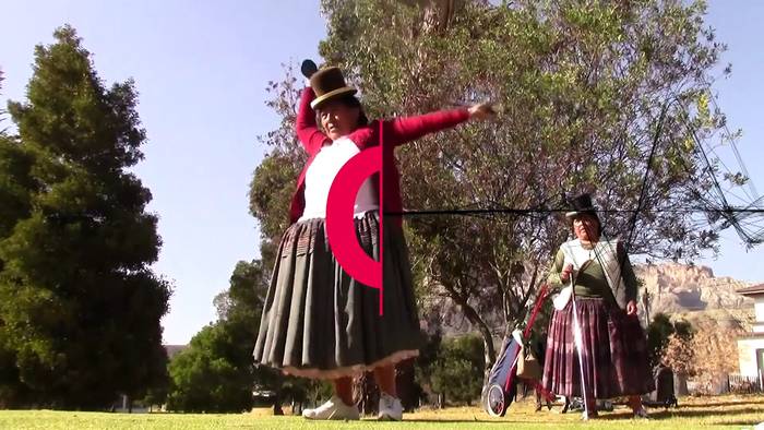 News video: Bolivien: Zwei indigene Frauen mischen Golf-Turnier auf