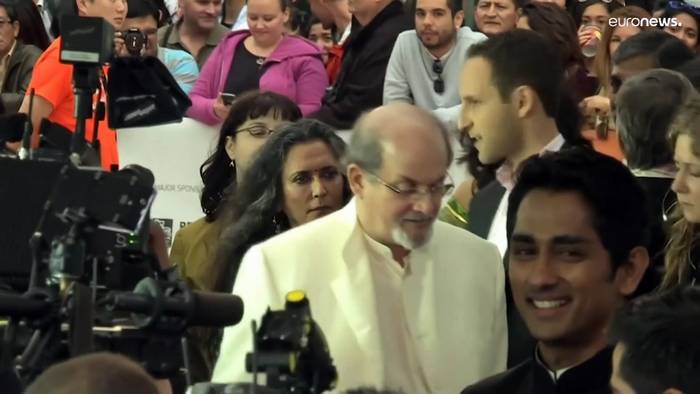 Video: Attacke auf Salman Rushdie (75) bei Lesung in New York