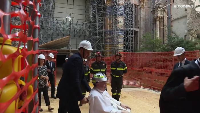 News video: L'Aquila: Papst spricht den Hinterbliebenen der Erdbebenopfer Mut zu