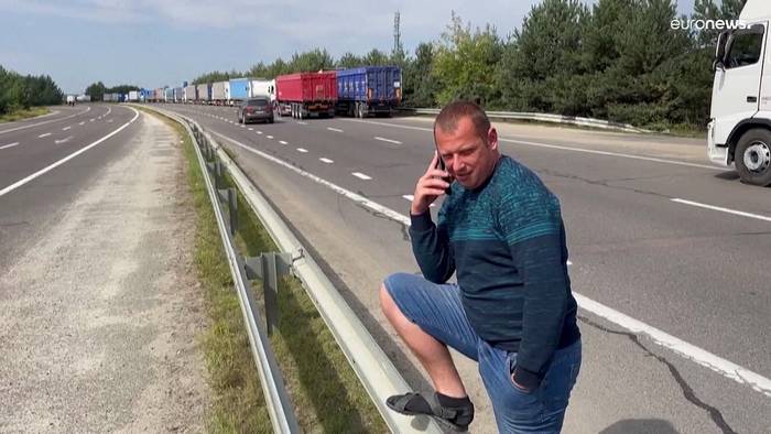 Video: 45km Stau: LKW-Fahrer aus der Ukraine sind sauer