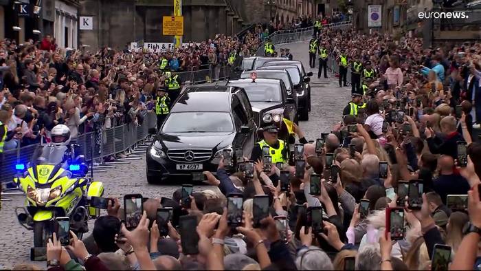 Video: Balmorel, Edinburgh, London, Windsor: Die letzte Reise der Queen