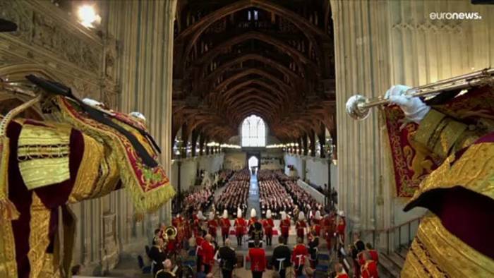 Video: Elizabeth II: Trauerzug in Edinburgh