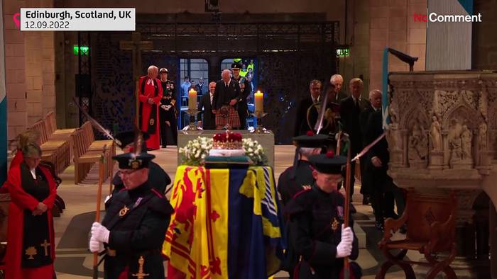 Video: Letzter Blick: Sarg von Elisabeth II. in Edinburgh aufgebahrt