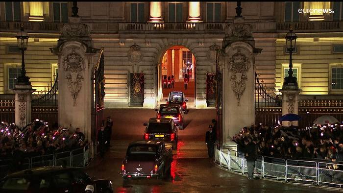 Video: Trauerprozession für Queen in London