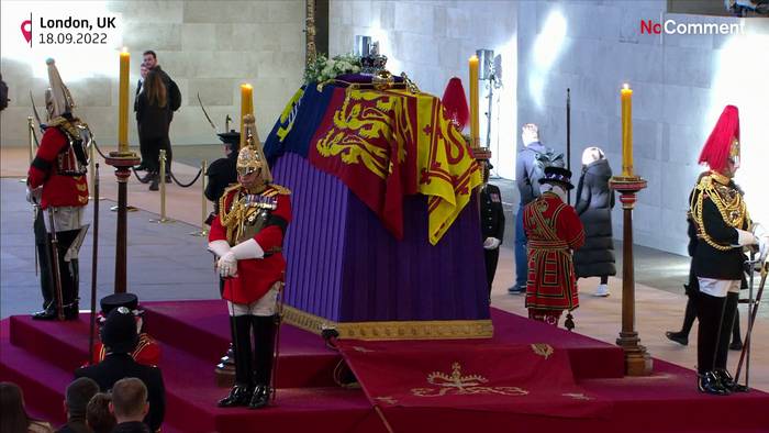 Video: Könige und Präsidenten erweisen der Queen die letzte Ehre