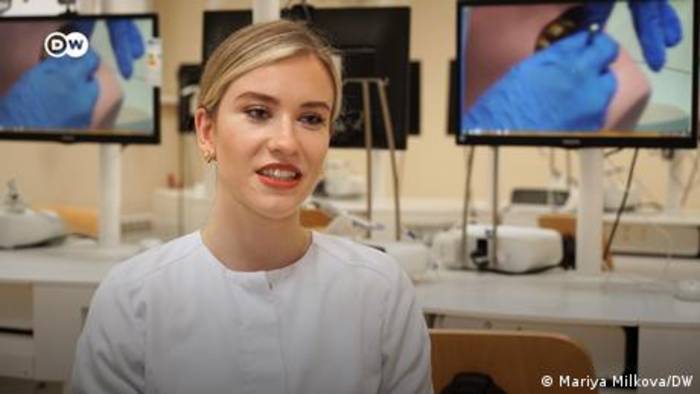 Video: Warum Deutsche Zahnmedizin in Bulgarien studieren